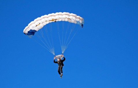 开云官网-基耶萨高光映照绿茵，喀麦隆与荷兰的战术博弈