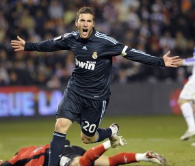 开云体育入口-米切尔统治麦迪逊，黄蜂客场力克尼克斯，全能表现诠释现代篮球答案