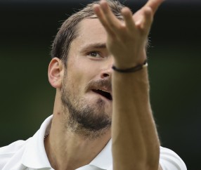 开云体育登录-温网逆转年终总决赛，梅德韦杰夫高光表现