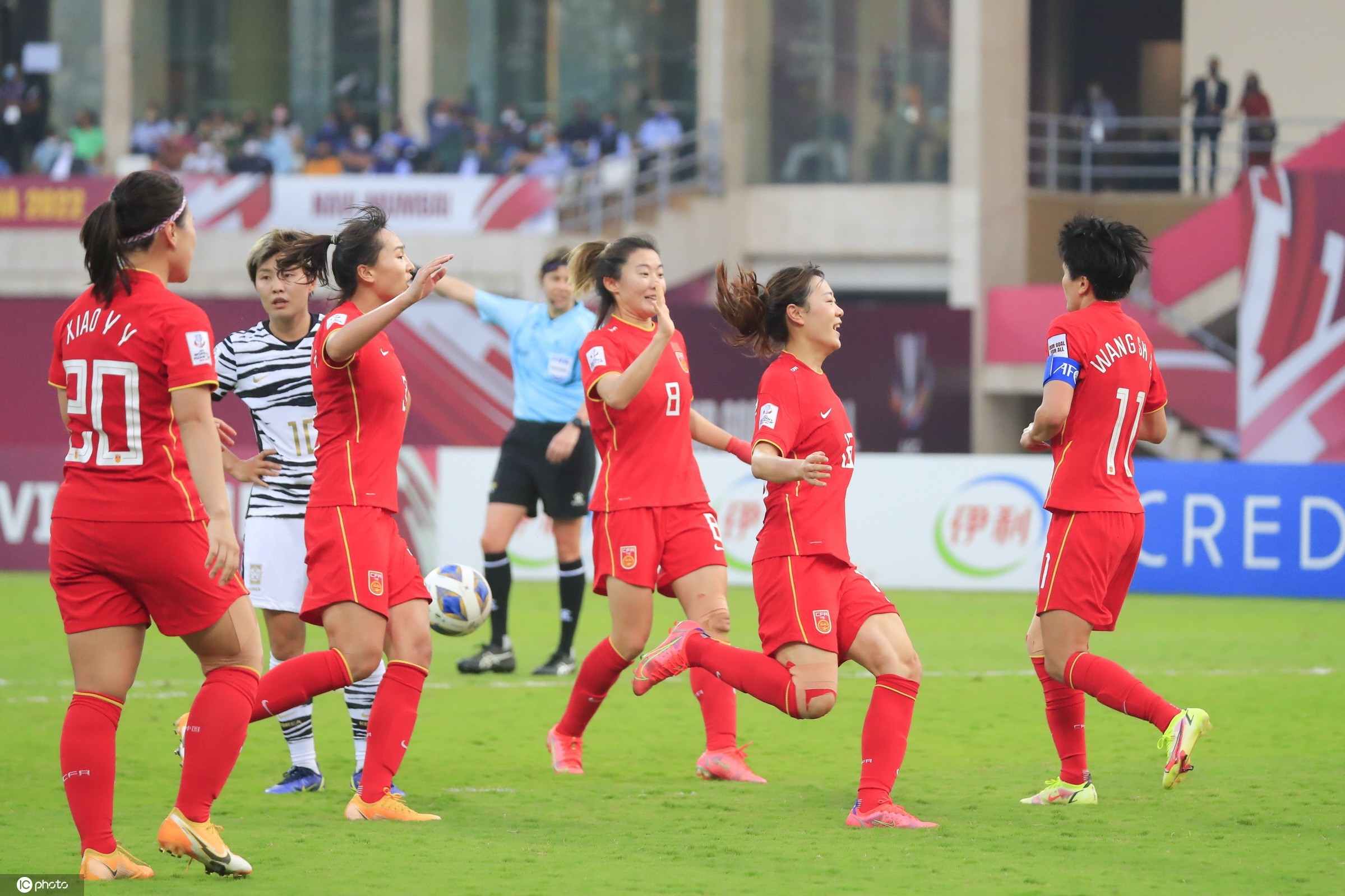 韩国队逆转泰国队，黄鸭组合扛起全队