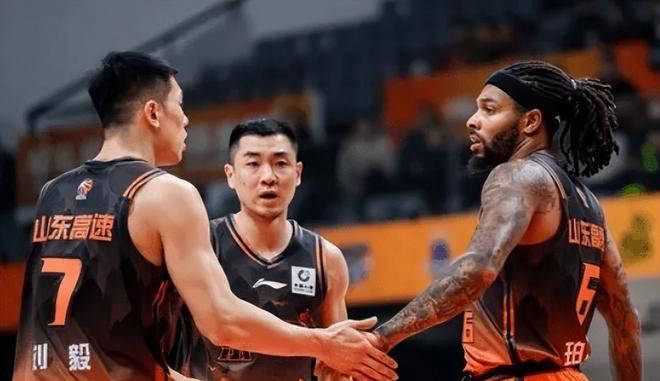 热火轻取山东队,高诗岩统治全场 热火轻取山东队,高诗岩统治全场