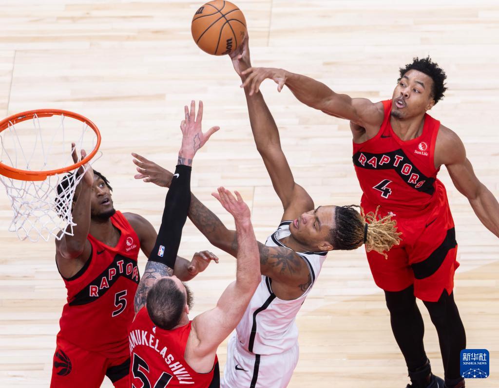 篮网险胜猛龙，周琦扛起全队