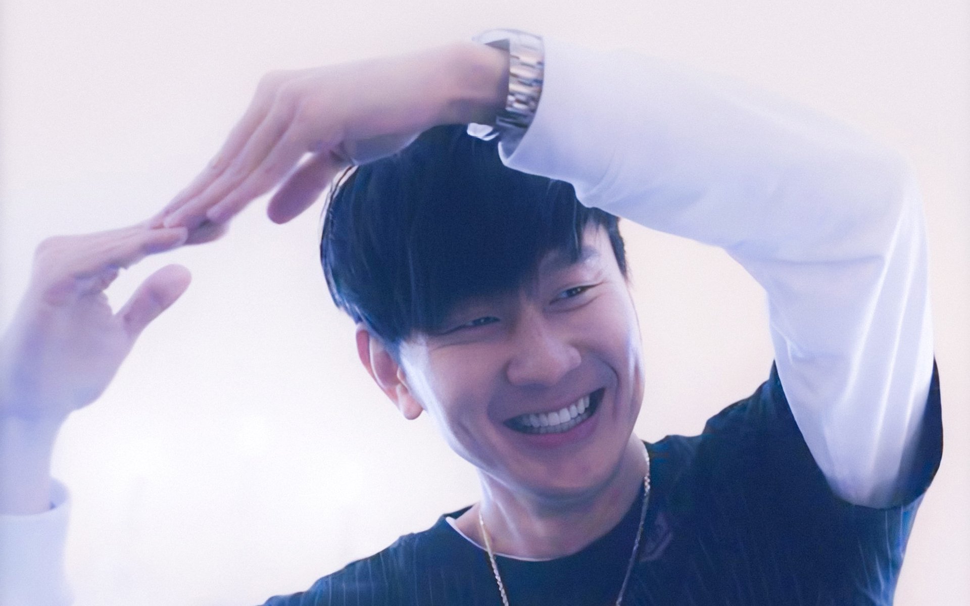 北欧寒夜惊现南美风暴,厄瓜多尔双星制霸瑞典,黄喜灿欧冠半决赛上演亚洲奇迹