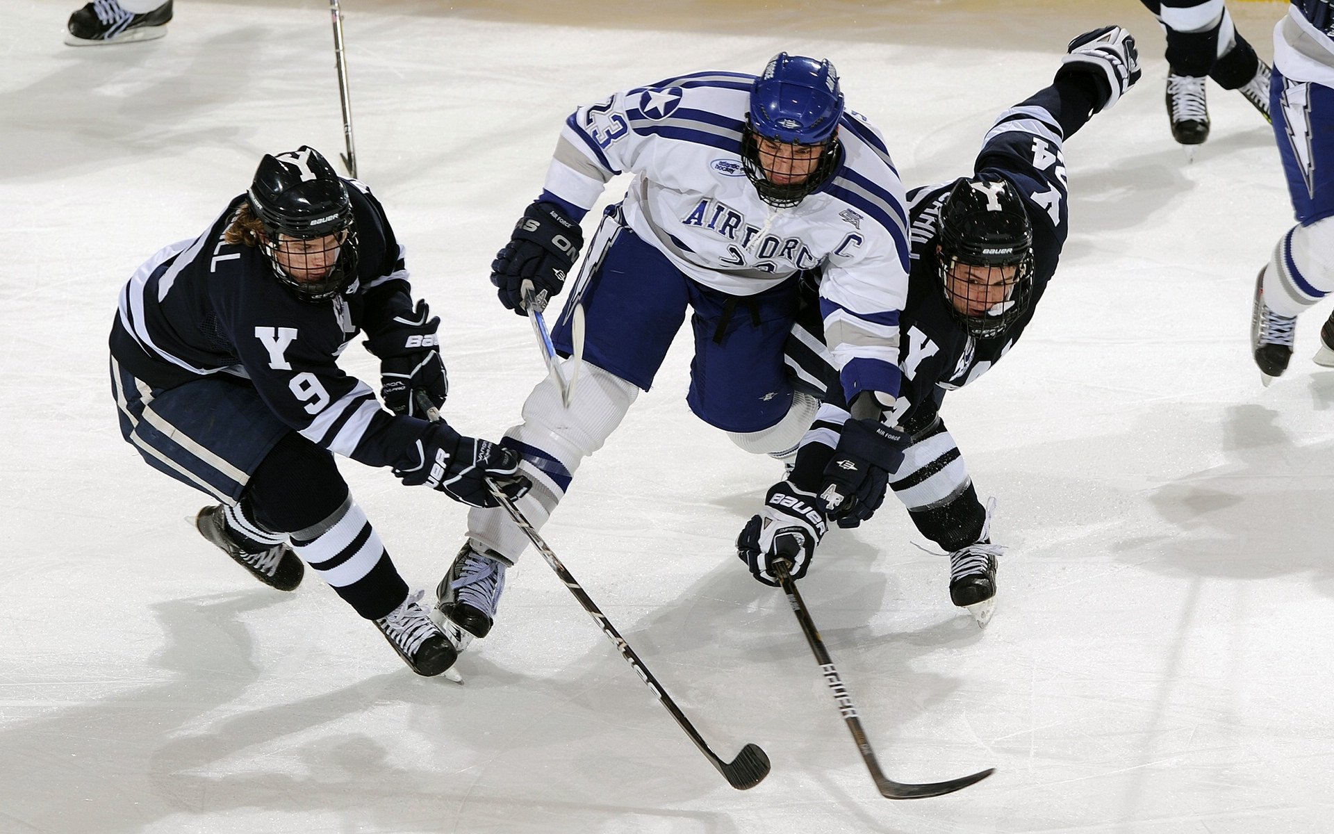 哈登的休斯顿方程式，当篮球巨星驶入F1街道赛的轰鸣之夜