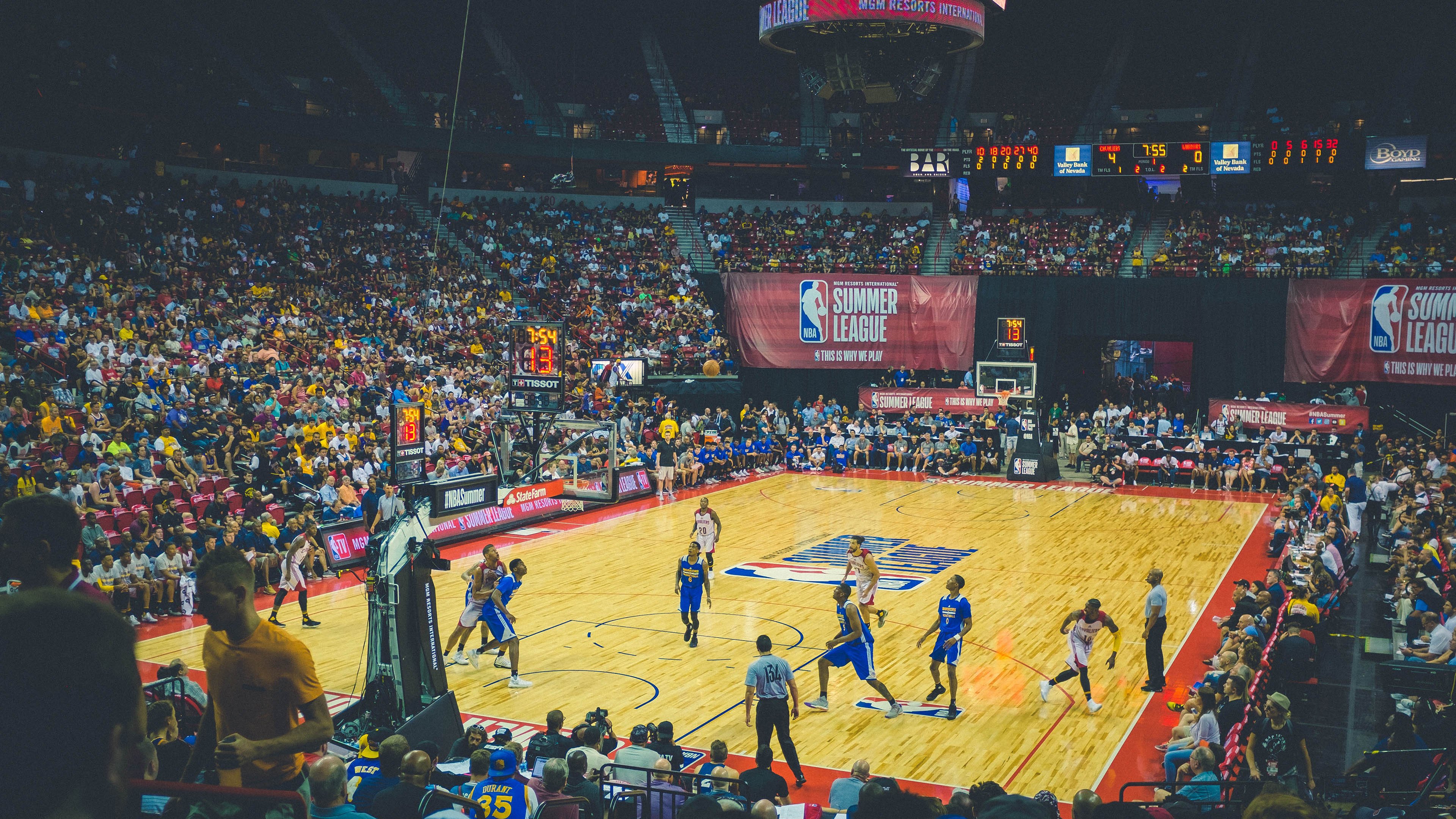 字母哥进攻端无人可挡，太阳淘汰山西队，当世界篮球的星光穿透中国赛场