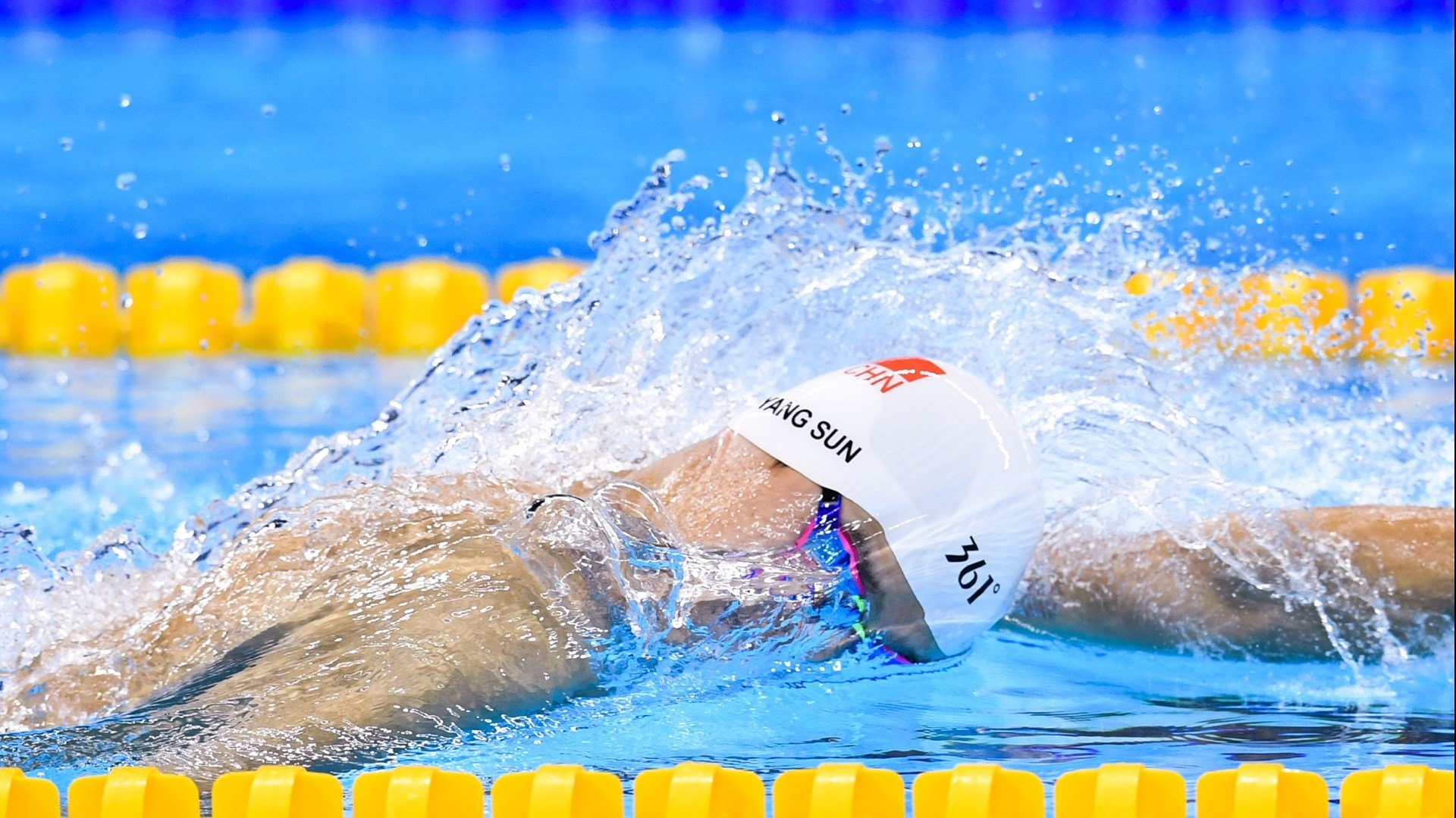 赛道终章，福克斯的致命杀伤与F1年度争冠之夜