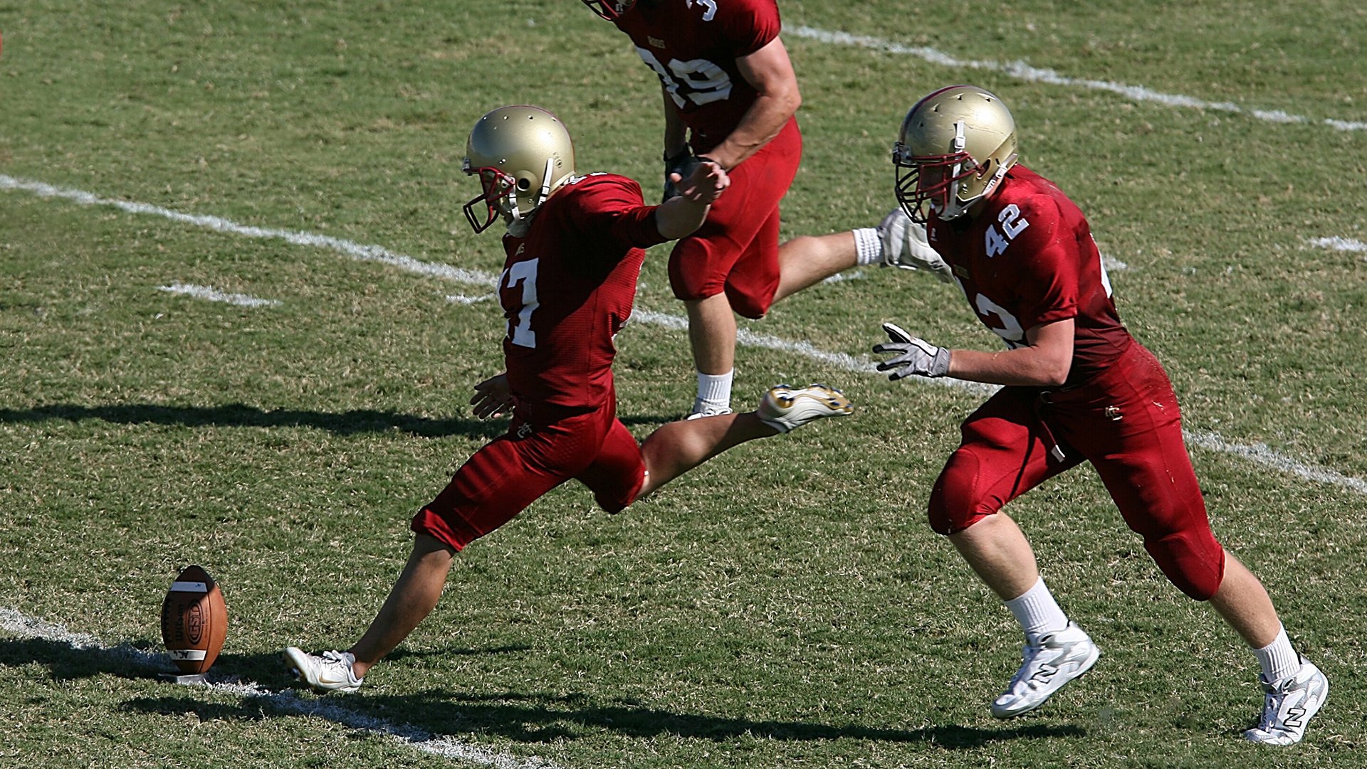 赛道与绿茵的交汇，当迪巴拉在F1街道赛之夜带队取胜